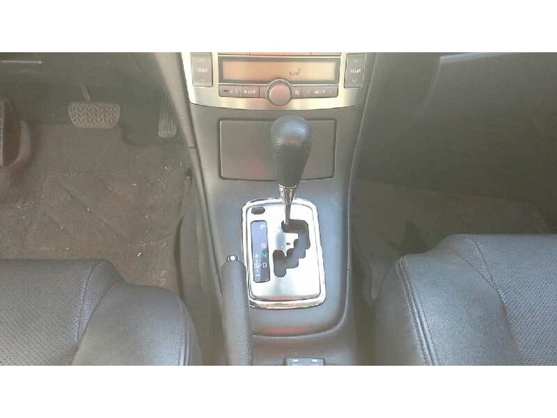 toyota avensis berlina (t25) del año 2003