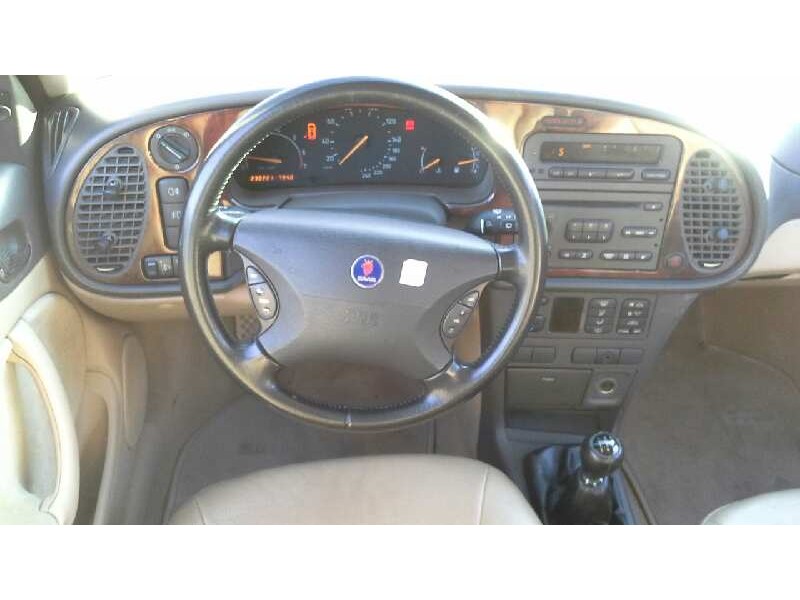 saab 9-3 berlina del año 2001
