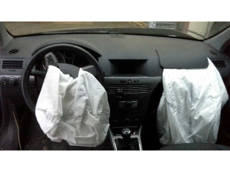 opel astra h berlina del año 2004