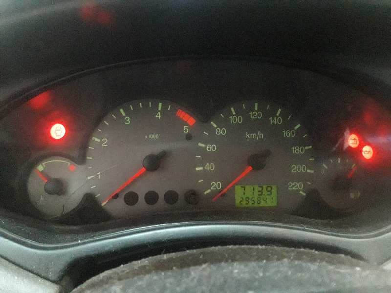 ford focus berlina (cak) del año 2001