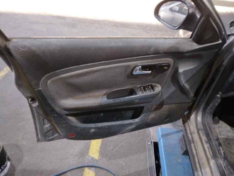 seat ibiza (6l1) del año 2004