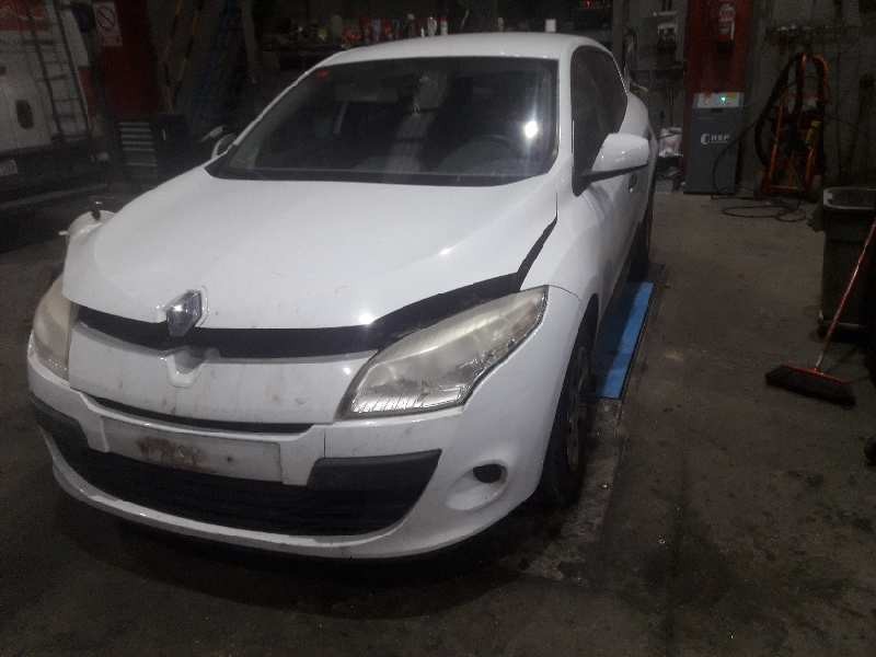 renault megane iii berlina 5 p del año 2010