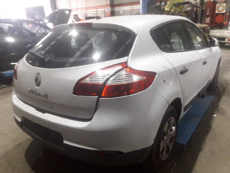 renault megane iii berlina 5 p del año 2010