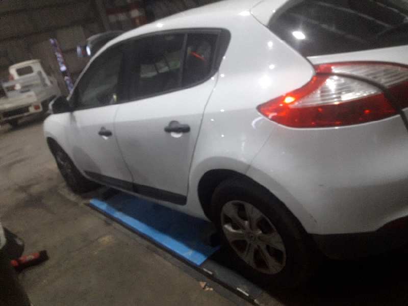 renault megane iii berlina 5 p del año 2010