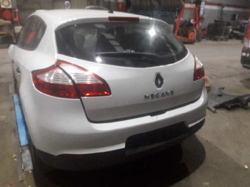 renault megane iii berlina 5 p del año 2010