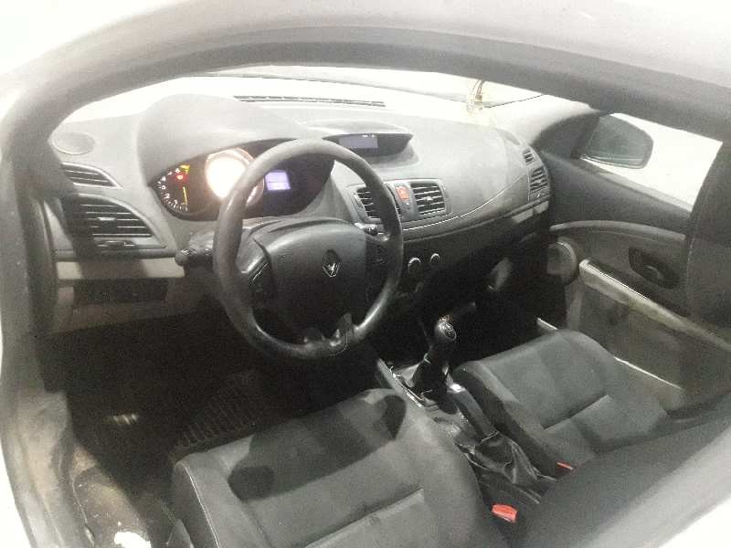 renault megane iii berlina 5 p del año 2010