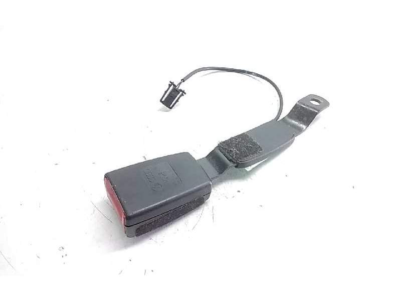 Recambio de enganche delantero derecho para audi a1 (8x) 1.6 tdi referencia OEM IAM 8X0857756B  