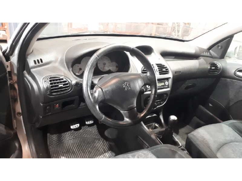 peugeot 206 berlina del año 2003