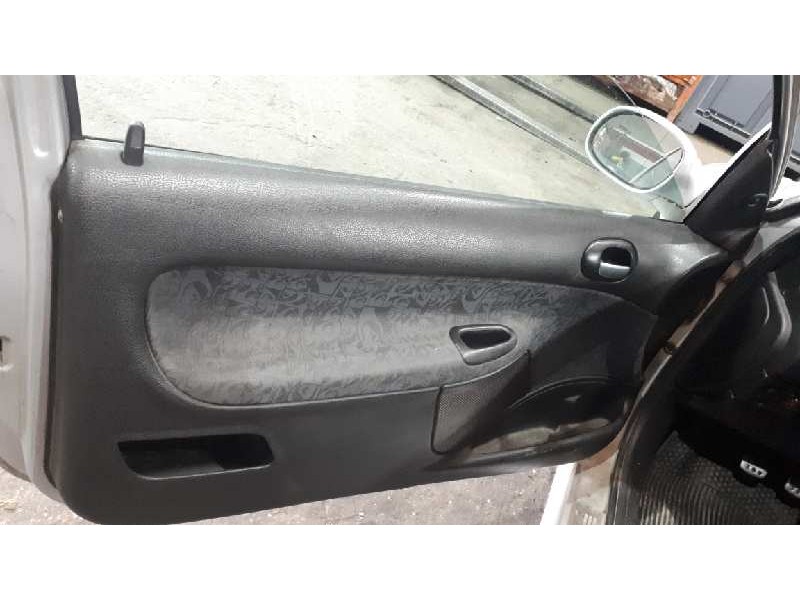 peugeot 206 berlina del año 2003