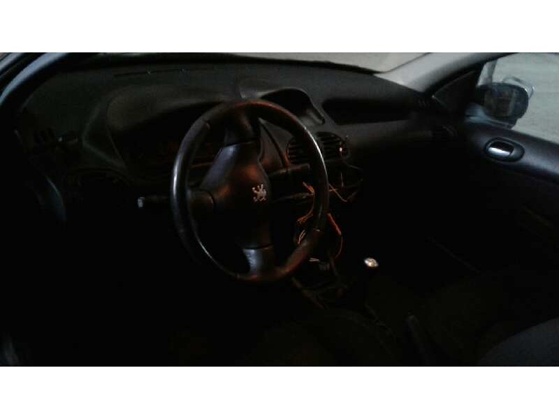 peugeot 206 berlina del año 2001