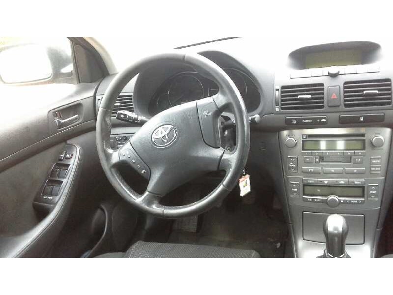 toyota avensis berlina (t25) del año 2005