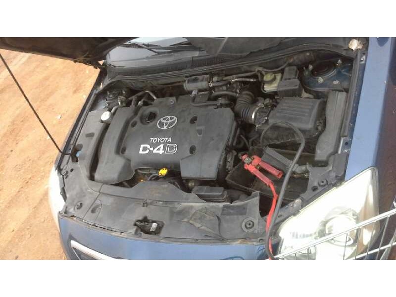 toyota avensis berlina (t25) del año 2005