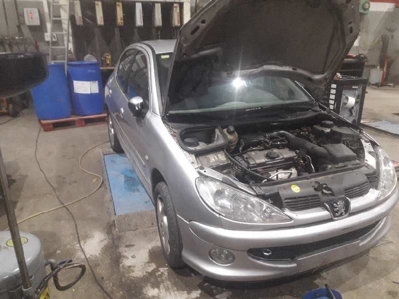 peugeot 206 berlina del año 2000