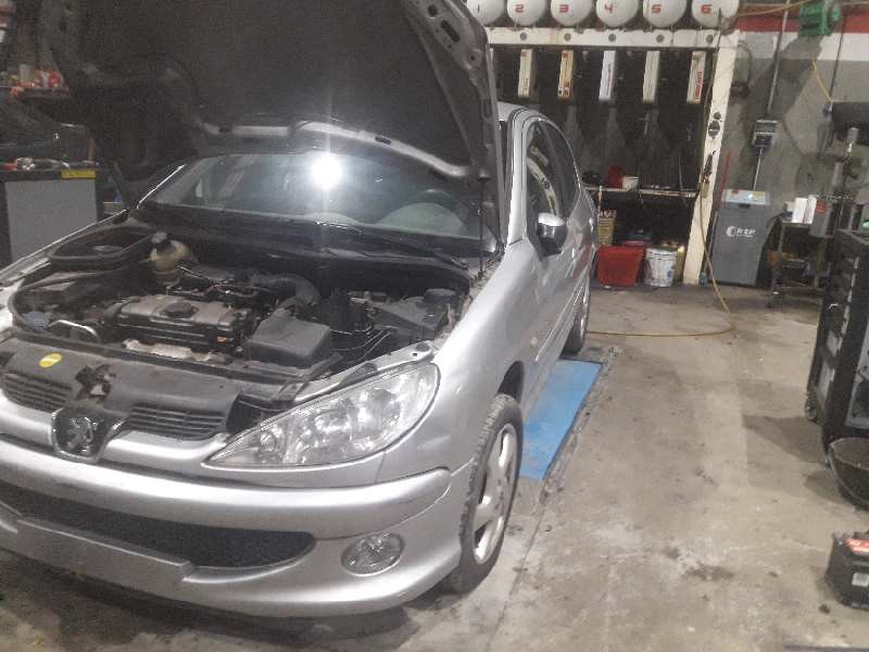 peugeot 206 berlina del año 2000