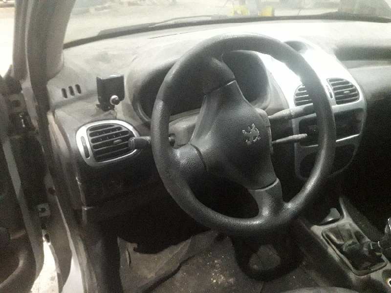 peugeot 206 berlina del año 2000