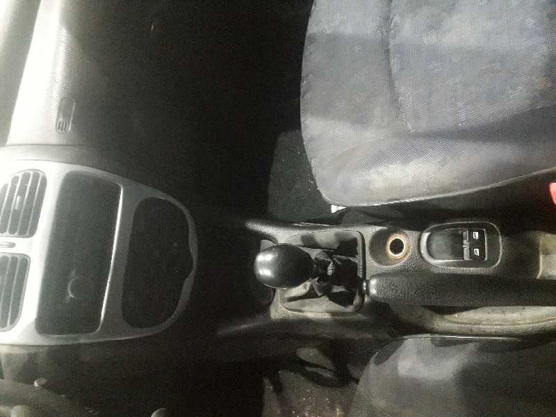 peugeot 206 berlina del año 2000