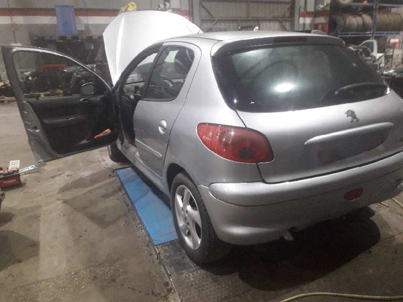 peugeot 206 berlina del año 2000