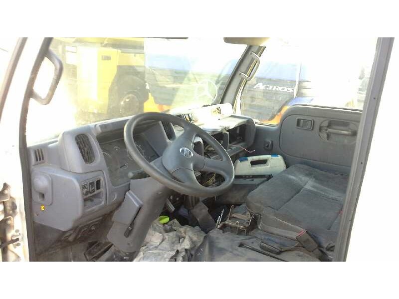 nissan cabstar del año 2004