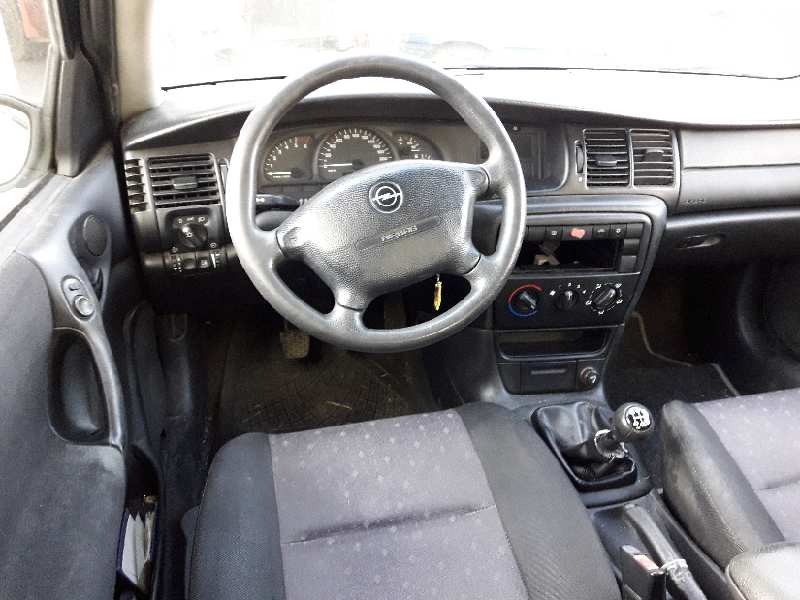 opel vectra b berlina del año 2002