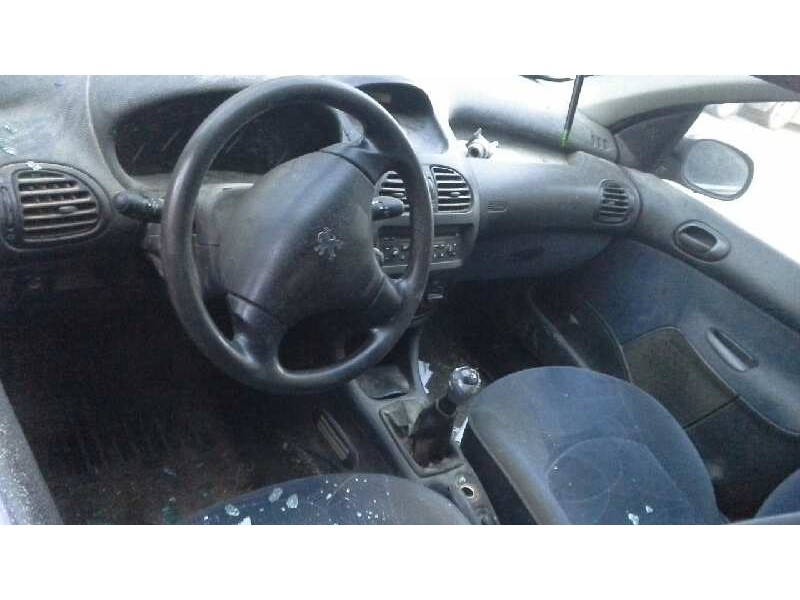 peugeot 206 berlina del año 2001