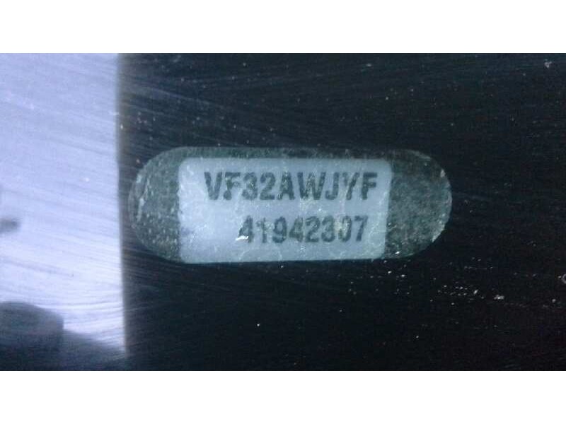 peugeot 206 berlina del año 2001