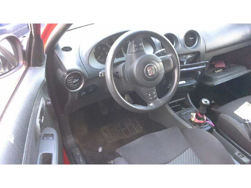 seat ibiza (6l1) del año 2004