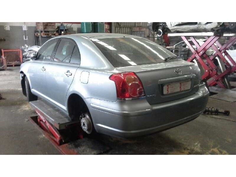 toyota avensis berlina (t25) del año 2008