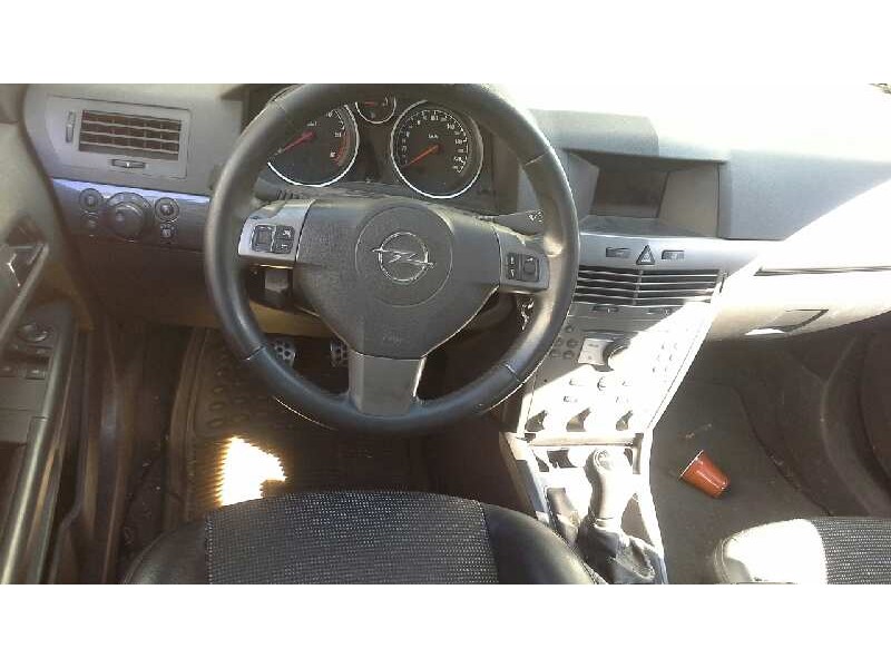 opel astra h berlina del año 2005