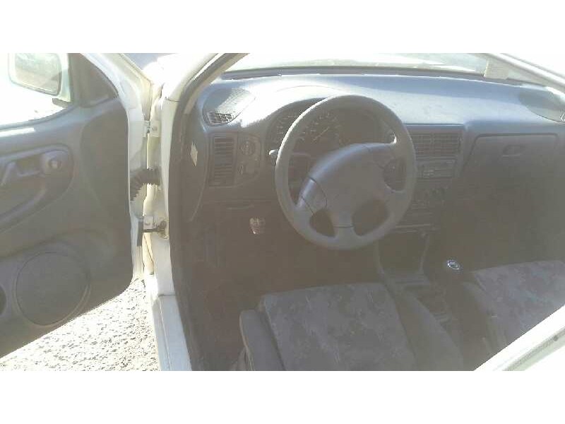 volkswagen polo berlina (6n1) del año 1997