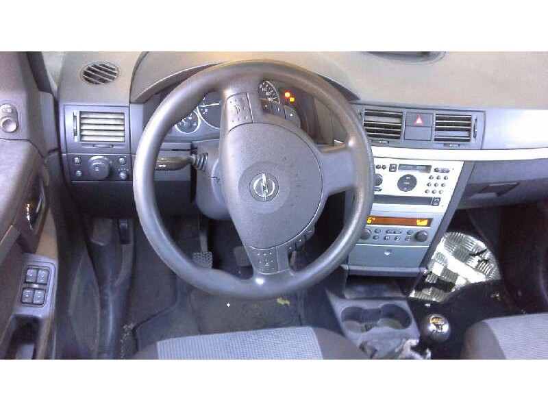 opel meriva del año 2004