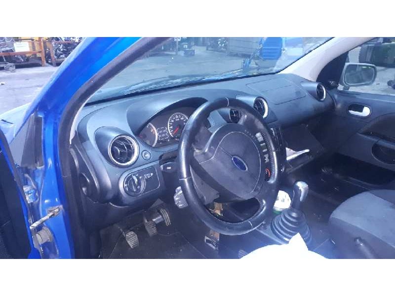 ford fiesta (cbk) del año 2004