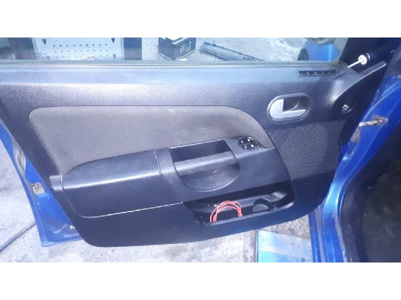 ford fiesta (cbk) del año 2004