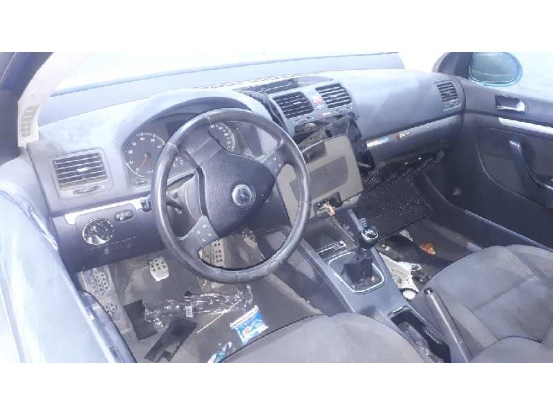 volkswagen golf v berlina (1k1) del año 2004