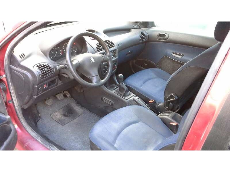 peugeot 206 berlina del año 2001