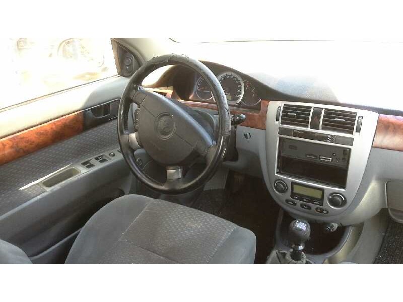 daewoo nubira berlina del año 2004