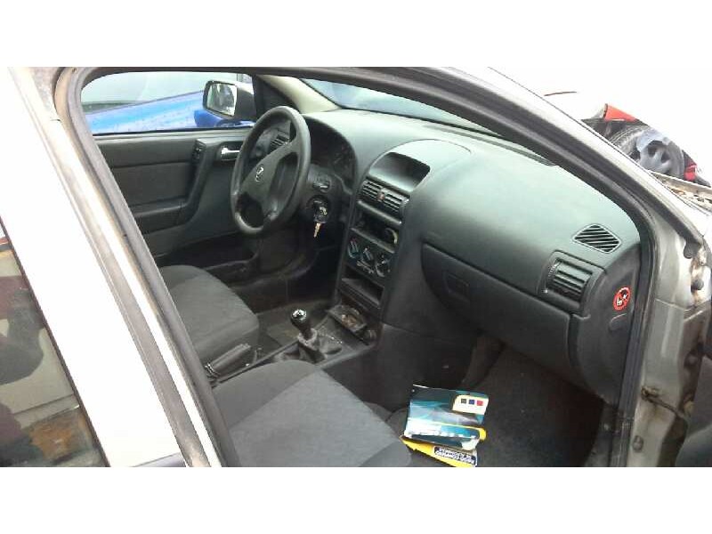 opel astra g berlina del año 2002