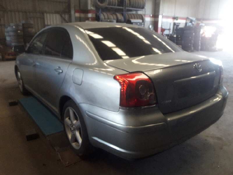 toyota avensis berlina (t25) del año 2008