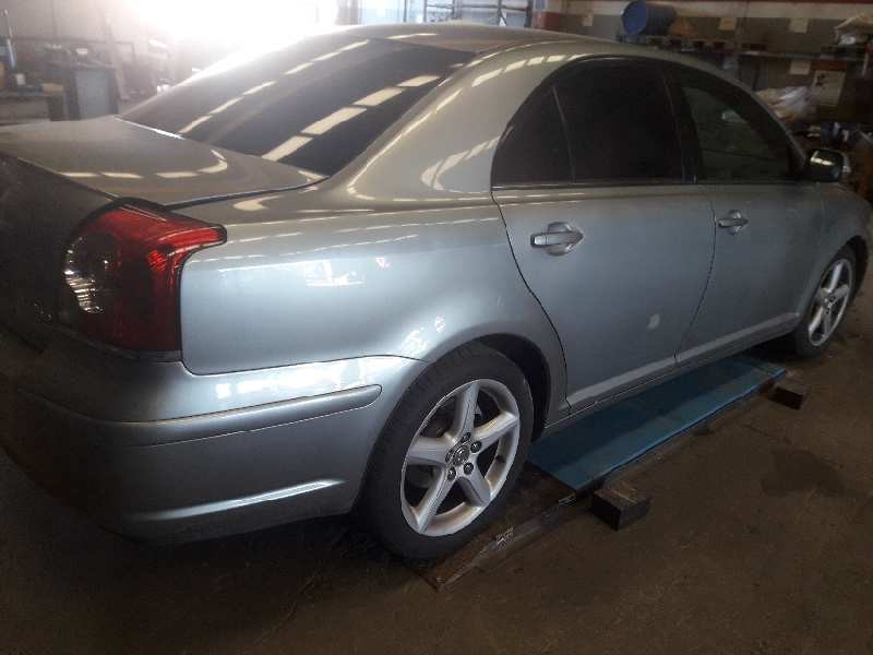 toyota avensis berlina (t25) del año 2008