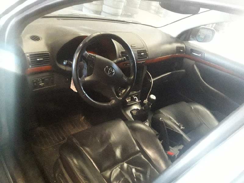 toyota avensis berlina (t25) del año 2008