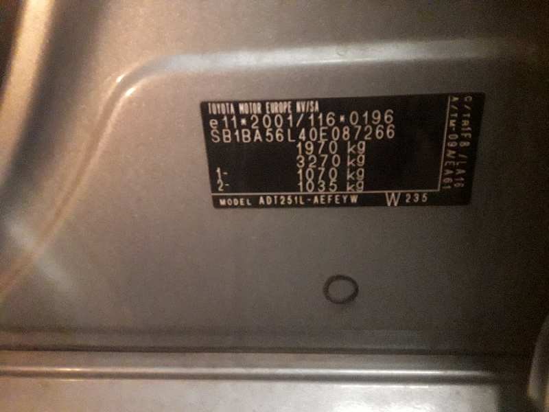 toyota avensis berlina (t25) del año 2008