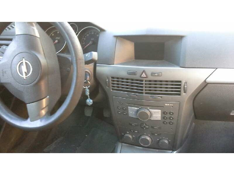 opel astra h berlina del año 2004