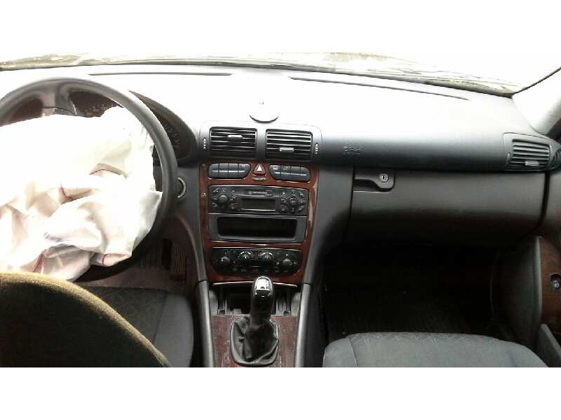 mercedes-benz clase c (w203) berlina del año 2002