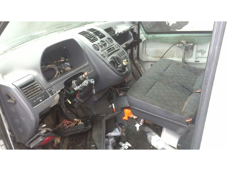 mercedes-benz vito (w638) caja cerrada del año 1999