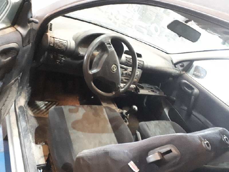 opel corsa b del año 1999