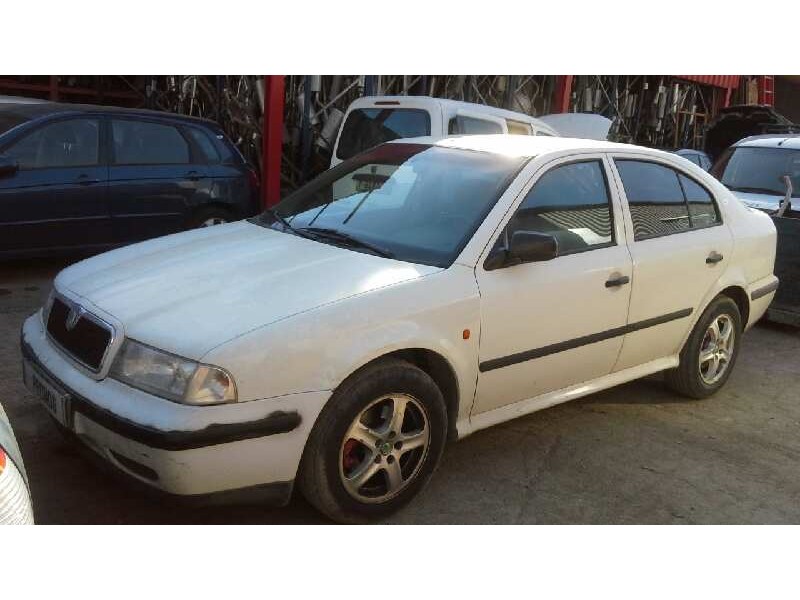 skoda octavia berlina (1u2) del año 1998