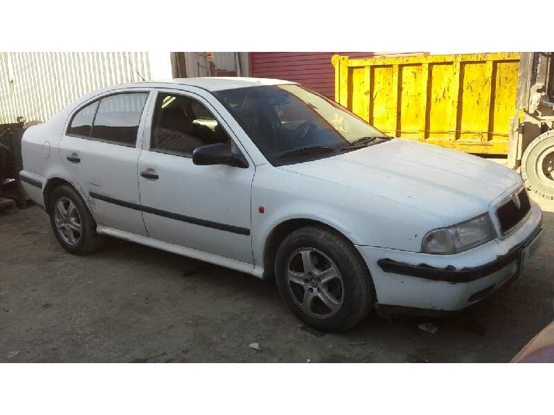 skoda octavia berlina (1u2) del año 1998