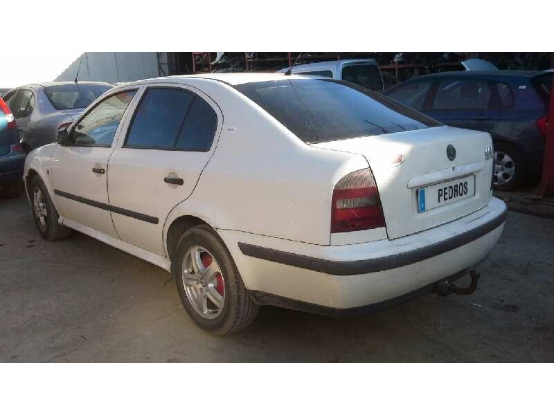 skoda octavia berlina (1u2) del año 1998