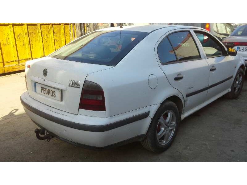 skoda octavia berlina (1u2) del año 1998