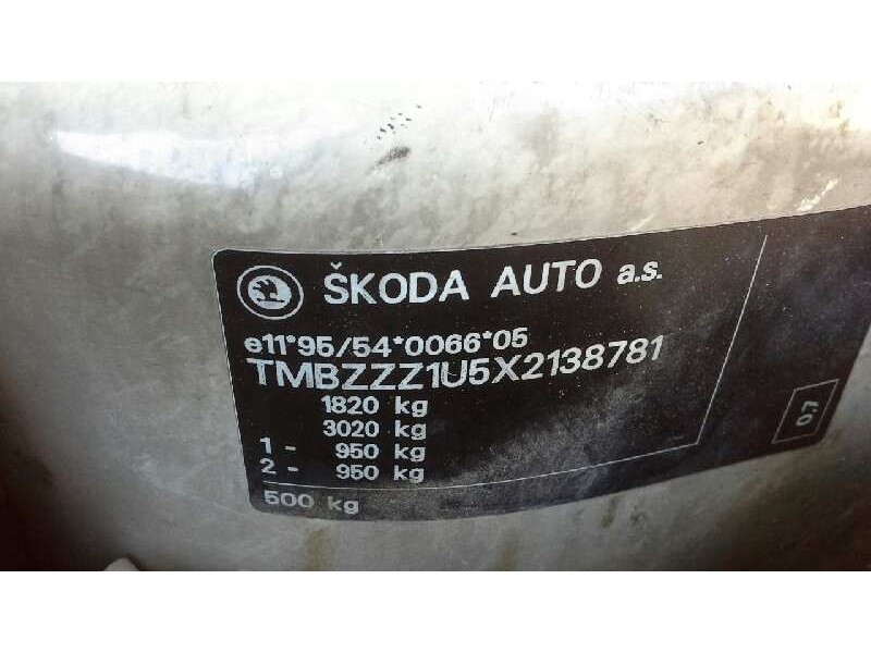 skoda octavia berlina (1u2) del año 1998