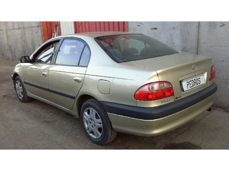 toyota avensis berlina (t 22) del año 2002
